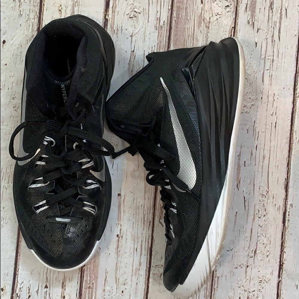 Women’s Nike hyperdunk basketball shoes size 7.5